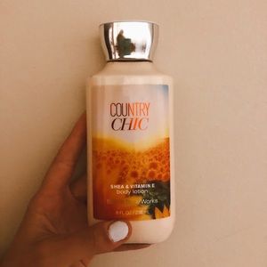 FULL BOTTLE!!! bath & body works body lotion!